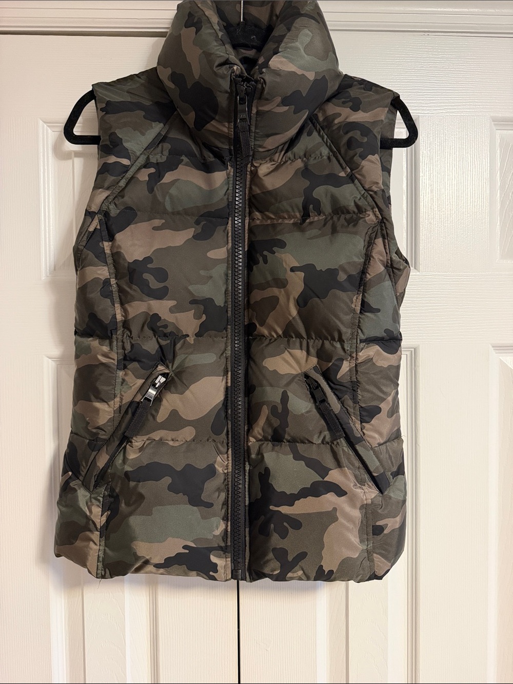SAM. Women’s Medium Camouflage Puffer Vest Olive Green Black Quilted Zip-Up